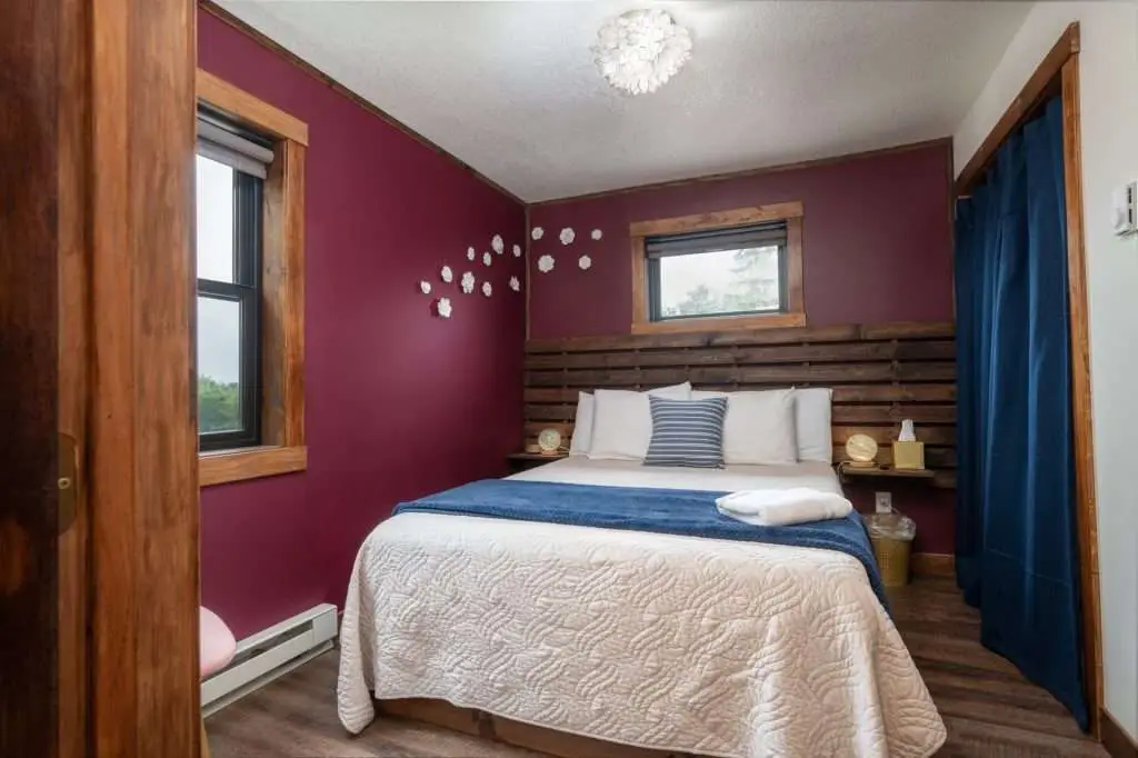 Bedroom with queen bed